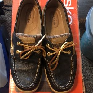Women’s Sperry size 9. Black and gold with pattern